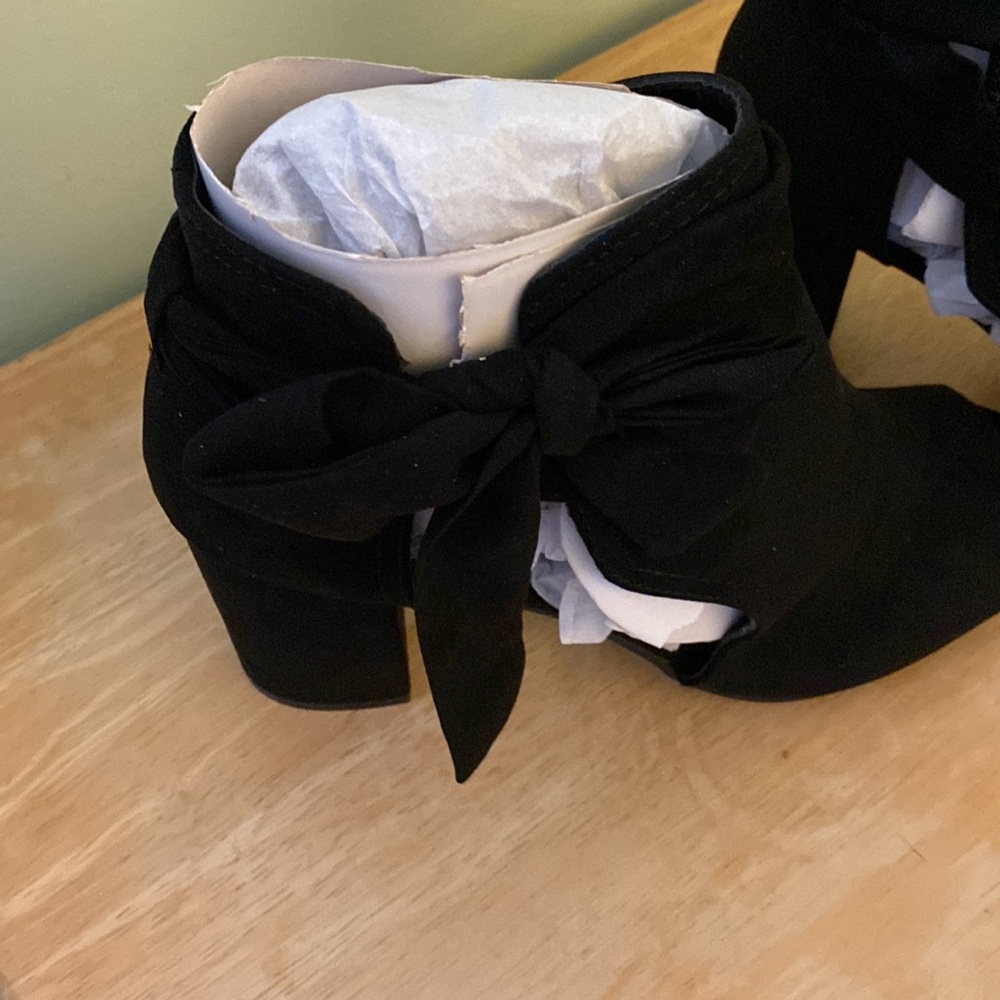 Ladies booties - Picture 2 of 6